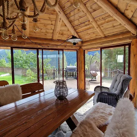 Mountain & Fjord View Apartment Stryn