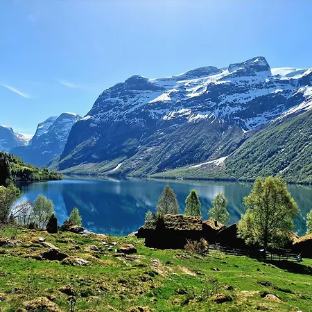Apartment Mountain & Fjord View Stryn