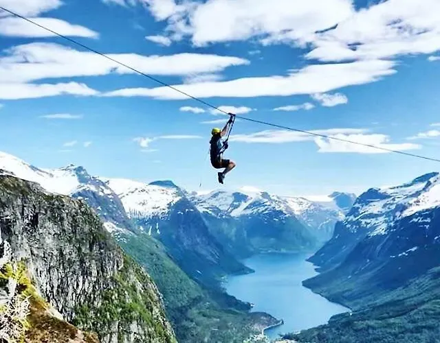 Mountain & Fjord View * Stryn
