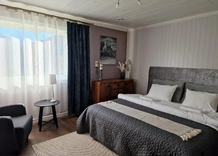 Mountain & Fjord View * Stryn